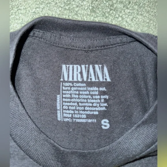 🔥 Brand New Nirvana Black Tee – Men’s Small 🔥 - Picture 5 of 5